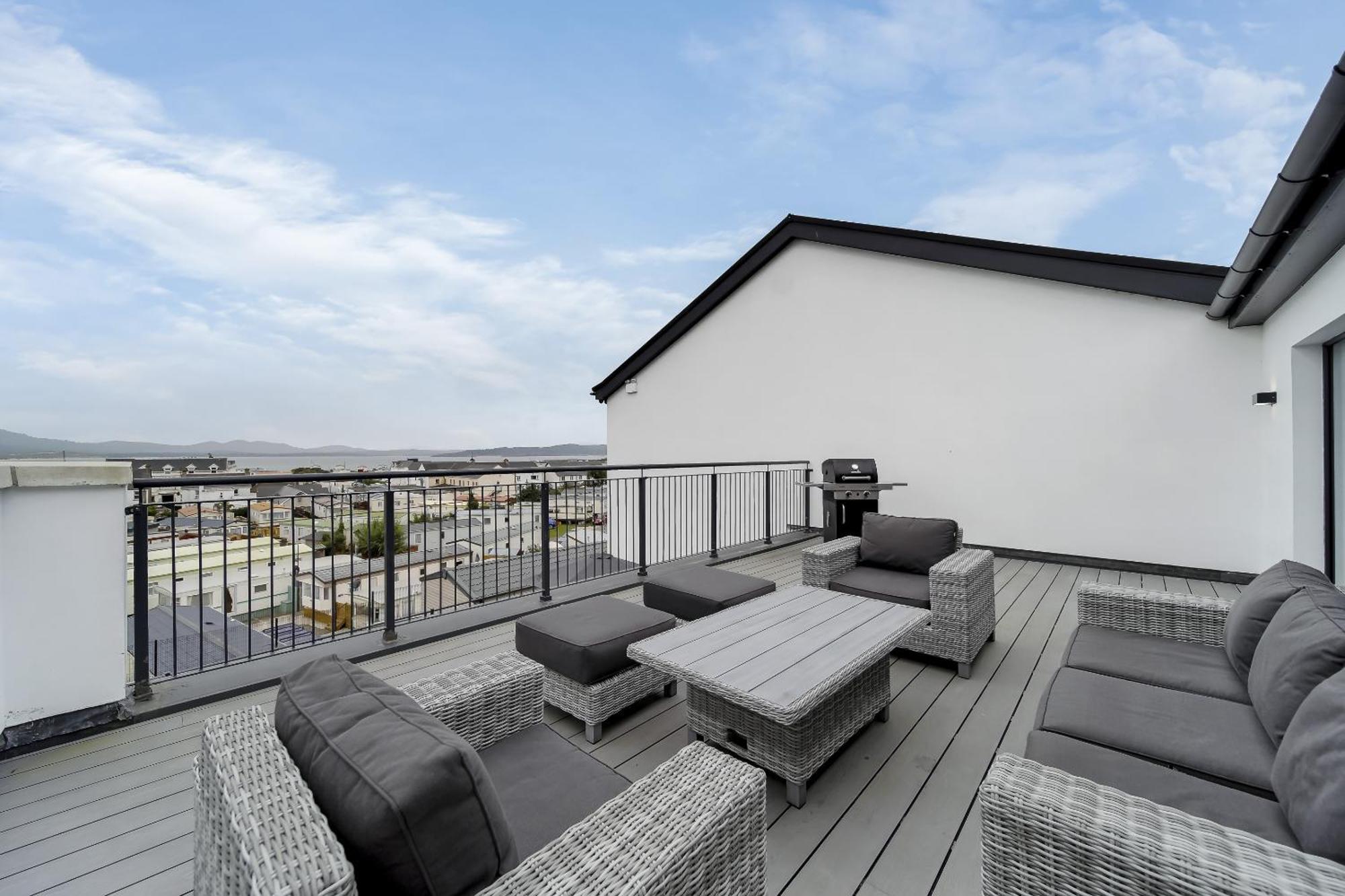 Bayview Luxury 3 Bedroom Apartment First Floor Downings Exteriér fotografie